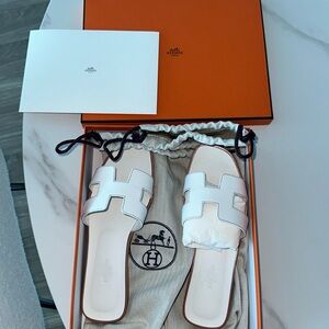 AUTHENTIC WHITE HERMES SANDALS 37.5 fit like 6.5